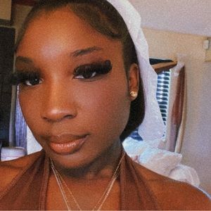 Meet your Posher, Deasia